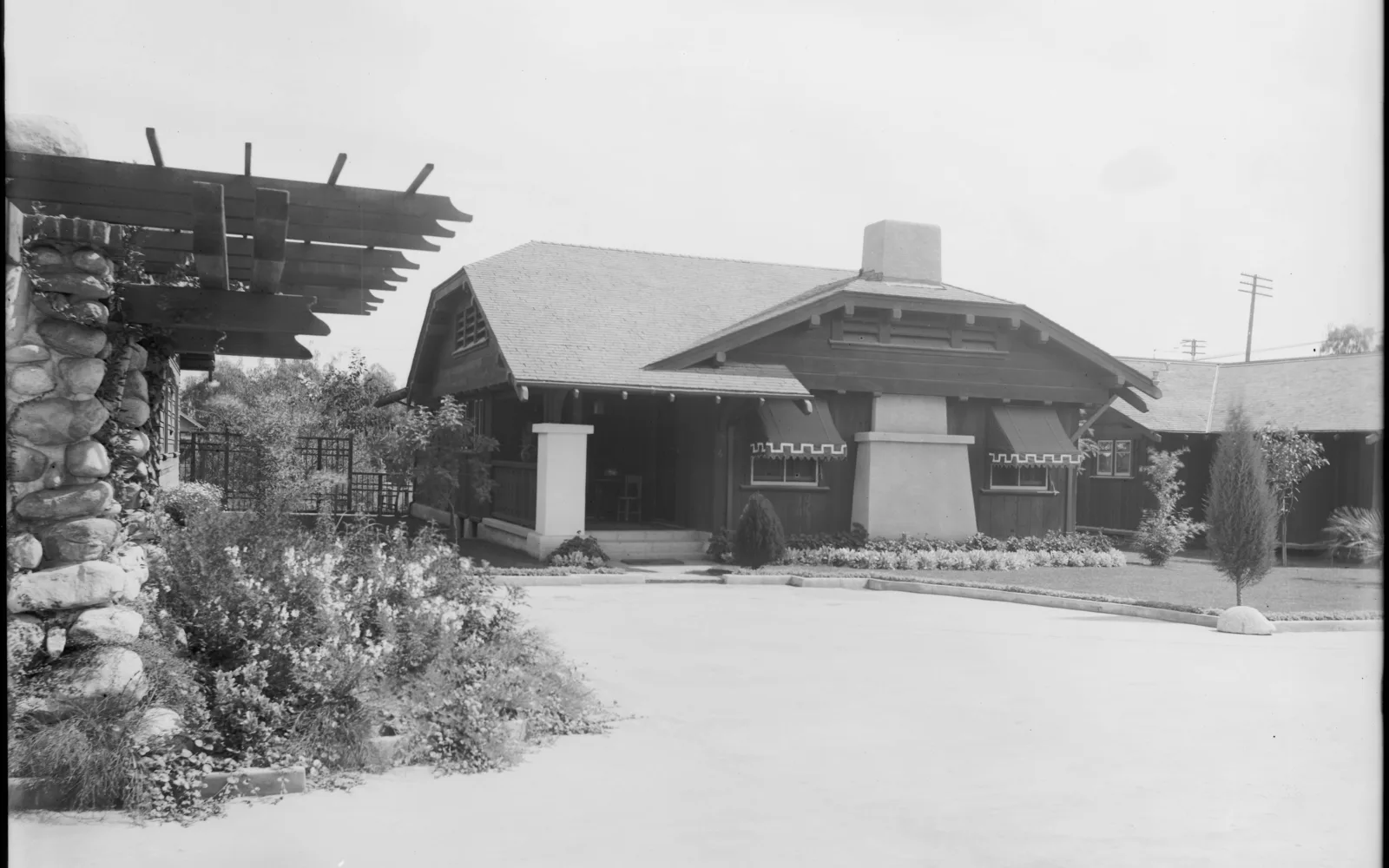 California bungalow-style house on East Colorado Street in Pasadena from 1916, exemplifying early 20th century residential architecture